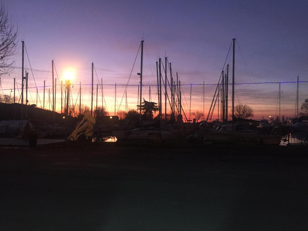 La Maison Du Port Mortagne-sur-Gironde Exteriör bild